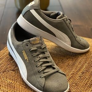 PUMA Ladies Suede Space Grey Sneaker Sz 9